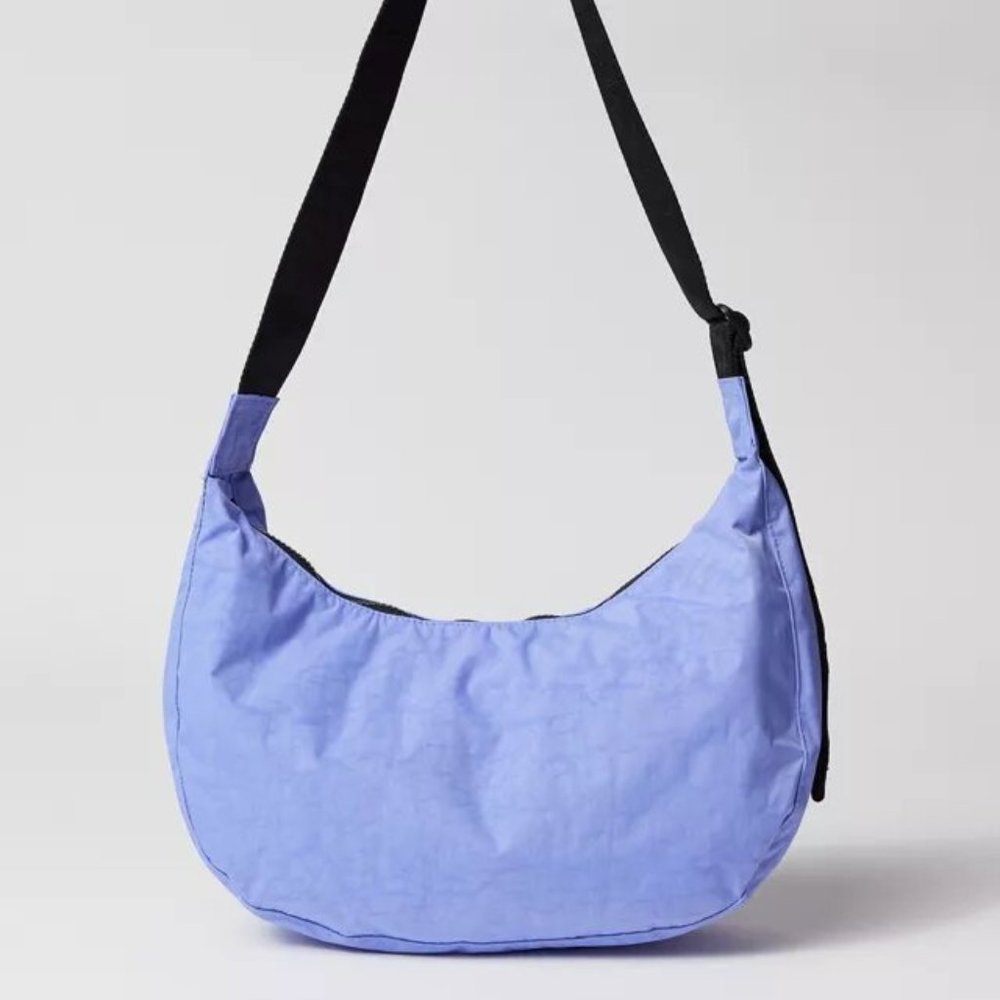 NWT Baggu Medium Crescent Bag -  Embroidered Hello Kitty & Apple (Bluebell) - Picture 5 of 9